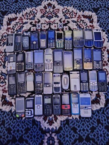 Köhnə modellərdən ibarət düyməli telefonlar kolleksiyası Məhsul lalafo.az -da Köhnə modellərdən ibarət düyməli telefonlar kolleksiyası Məhsul