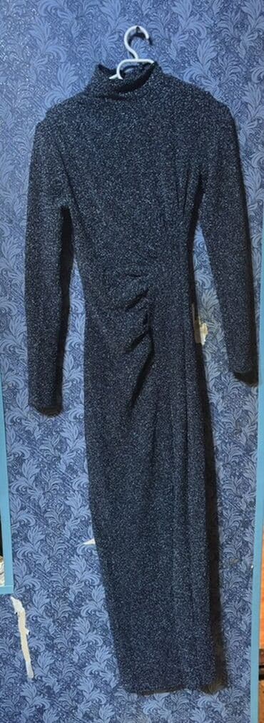 Qara-boz, parıltılı toxumalı, uzun model qadın donu. - Siluet: bədənə lalafo.az -da Qara-boz, parıltılı toxumalı, uzun model qadın donu. - Siluet: bədənə