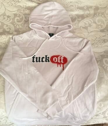 Ağ rəngli kapüşonlu svitşot. - Ön hissədə qara-qırmızı qrafiti lalafo.az -da Ağ rəngli kapüşonlu svitşot. - Ön hissədə qara-qırmızı qrafiti