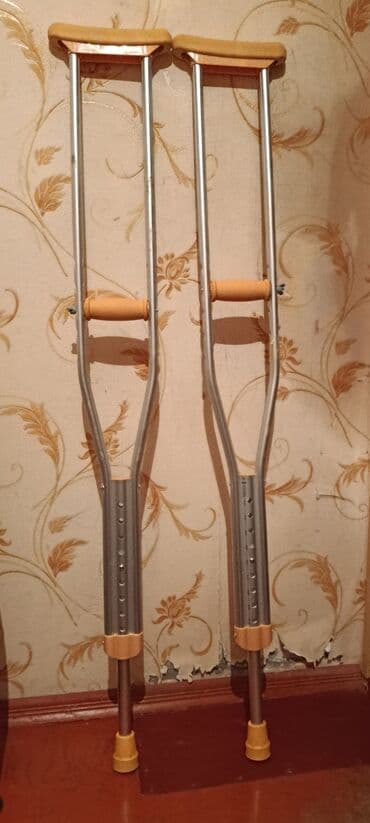 Alüminium qoltuqaltı əsalar – 1 cüt - Material: yüngül və möhkəm lalafo.az -da Alüminium qoltuqaltı əsalar – 1 cüt - Material: yüngül və möhkəm