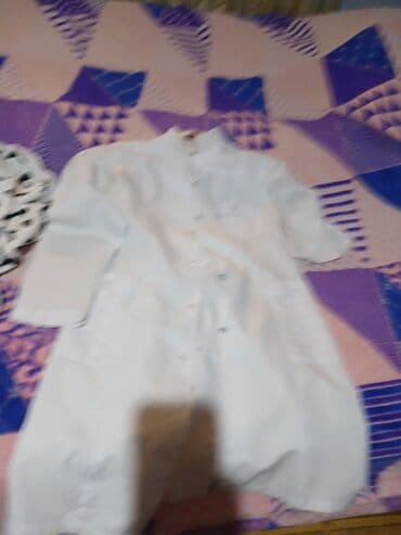 Ağ rəngli tibbi xalat - Klassik model, yarımstend yaxalı - Ön hissədə lalafo.az -da Ağ rəngli tibbi xalat - Klassik model, yarımstend yaxalı - Ön hissədə