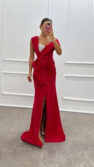 Qırmızı gecə geyimi – zərif və diqqətçəkən dizayn - Uzun siluet, ayaq lalafo.az -da Qırmızı gecə geyimi – zərif və diqqətçəkən dizayn - Uzun siluet, ayaq