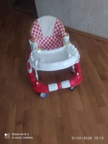 Uşaq gəzdiricisi (yürütmə aparatı) - Rəng: qırmızı/ağ, oturacaq lalafo.az -da Uşaq gəzdiricisi (yürütmə aparatı) - Rəng: qırmızı/ağ, oturacaq