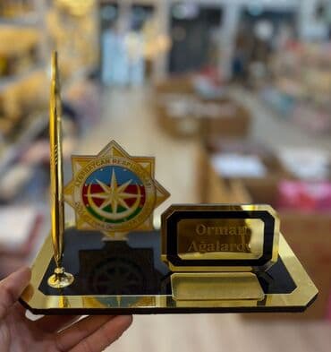 Masaüstü ad lövhəsi və qələm dəsti - Material: parlaq qara baza lalafo.az -da Masaüstü ad lövhəsi və qələm dəsti - Material: parlaq qara baza