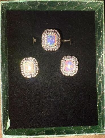 Dəstə daxildir: Üzük, Gümüş lalafo.az -da Dəstə daxildir: Üzük, Gümüş