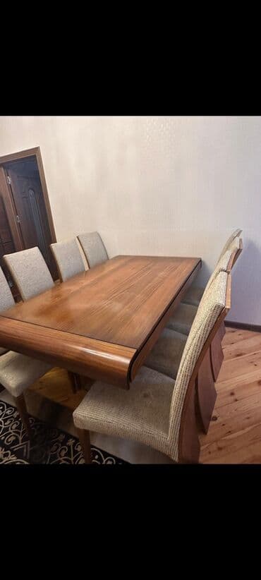 Qonaq otağı üçün, İşlənmiş, 8 stul lalafo.az -da Qonaq otağı üçün, İşlənmiş, 8 stul