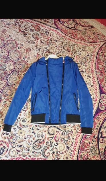 Mavi rəngli yüngül qış/payız jaketi - Material: suya davamlı parça lalafo.az -da Mavi rəngli yüngül qış/payız jaketi - Material: suya davamlı parça