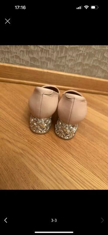 Zərif dizaynlı qadın tuflisi - Rəng: açıq bej/nude - Model: yumru lalafo.az -da Zərif dizaynlı qadın tuflisi - Rəng: açıq bej/nude - Model: yumru