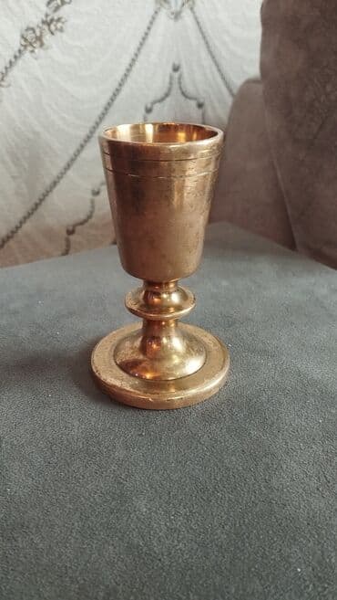 Bürünc əl işi qədəh, ağırlığı 350 qrama yaxın, şamdan kimi də lalafo.az -da Bürünc əl işi qədəh, ağırlığı 350 qrama yaxın, şamdan kimi də