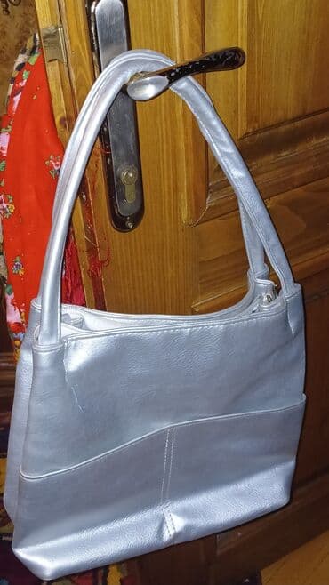 Gümüşü rəngli qadın çantası - Material: yumşaq eko‑dəri - Rəng lalafo.az -da Gümüşü rəngli qadın çantası - Material: yumşaq eko‑dəri - Rəng