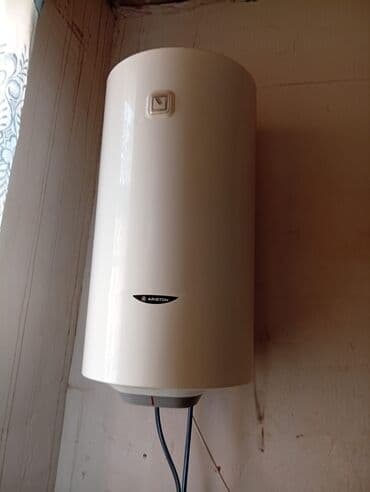 Ariston brendinin ağ rəngli silindrik elektrikli su qızdırıcısı.100 lalafo.az -da Ariston brendinin ağ rəngli silindrik elektrikli su qızdırıcısı.100