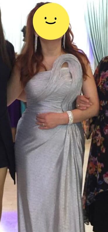 Gümüşü rəngli, uzun ziyafət/libas. 1 dəfə geyinilib. 40-42 ölçülərə lalafo.az -da Gümüşü rəngli, uzun ziyafət/libas. 1 dəfə geyinilib. 40-42 ölçülərə