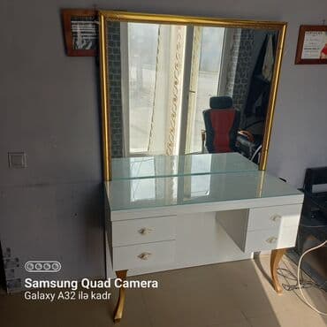 Makiyaj üçün masa, Güzgülü lalafo.az -da Makiyaj üçün masa, Güzgülü