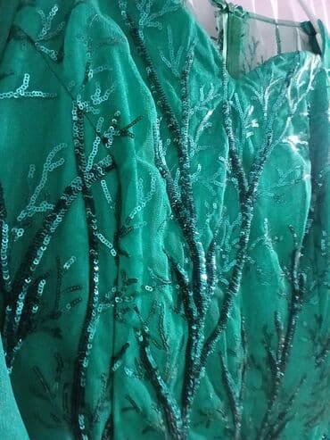 Zümrüdü-yaşıl rəngdə zərli ziyafət paltarı - Model: uzun, düz kəsim - lalafo.az -da Zümrüdü-yaşıl rəngdə zərli ziyafət paltarı - Model: uzun, düz kəsim -