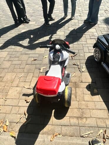 Uşaqlar üçün elektrikli üçtəkərli motosiklet - Rəng: qırmızı‑ağ‑qara lalafo.az -da Uşaqlar üçün elektrikli üçtəkərli motosiklet - Rəng: qırmızı‑ağ‑qara