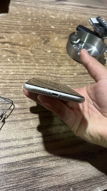 IPhone 11, 64 GB, Gümüşü, Face ID lalafo.az -da IPhone 11, 64 GB, Gümüşü, Face ID