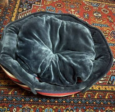 Yumşaq materialdan hazırlanmış balaca ev heyvanlarının yatmağı və lalafo.az -da Yumşaq materialdan hazırlanmış balaca ev heyvanlarının yatmağı və