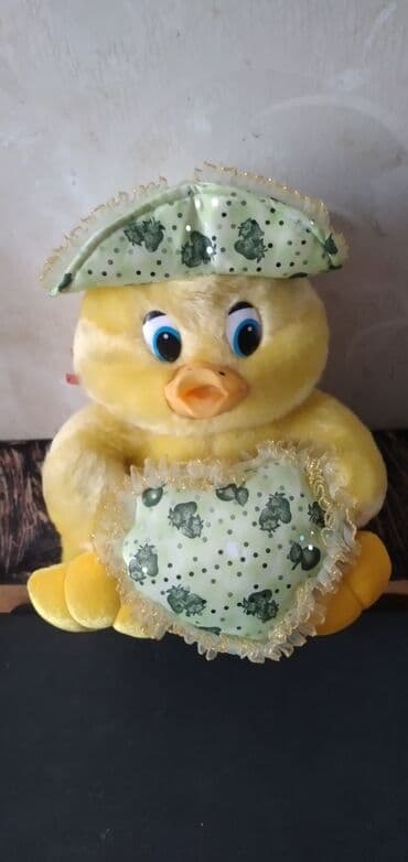 Мягкая игрушка утенок кряка.
Новая.Размер 35×26 см lalafo.az -da Мягкая игрушка утенок кряка.
Новая.Размер 35×26 см