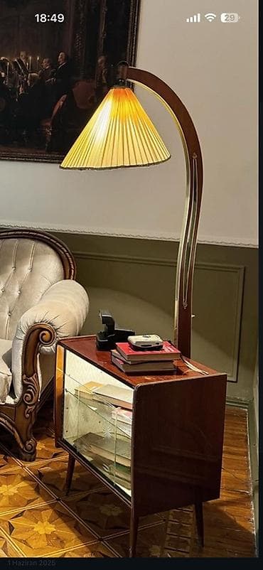 Retro taxta döşəməli torşer-lampa və şkaf-konsol,təcili çıxmalıdı lalafo.az -da Retro taxta döşəməli torşer-lampa və şkaf-konsol,təcili çıxmalıdı