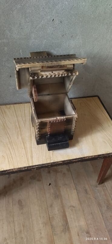 Taxta ev formasında əl işı dekorativ sandıq/kassa qutusutemiz əl işidi lalafo.az -da Taxta ev formasında əl işı dekorativ sandıq/kassa qutusutemiz əl işidi