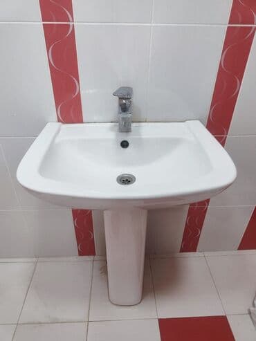 Ayaqlı keramik lavabo. Ağ rəngdə və klassik dizayna malikdir, vanna lalafo.az -da Ayaqlı keramik lavabo. Ağ rəngdə və klassik dizayna malikdir, vanna