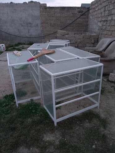 Şüşə vitrin/raf korpusları dəsti 8 ədəd - Ağ metal karkaslı, hər lalafo.az -da Şüşə vitrin/raf korpusları dəsti 8 ədəd - Ağ metal karkaslı, hər