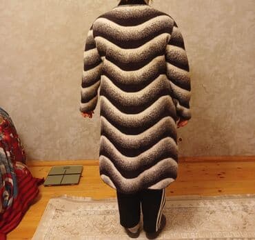 Qadınlar üçün qış palto - Model: Dizaltı uzunluqda, düyməli ön lalafo.az -da Qadınlar üçün qış palto - Model: Dizaltı uzunluqda, düyməli ön