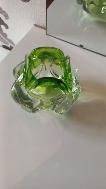 Şüşə dekor qab – yaşıl tonlu, bədii üslubda - Material: qalın, şəffaf lalafo.az -da Şüşə dekor qab – yaşıl tonlu, bədii üslubda - Material: qalın, şəffaf