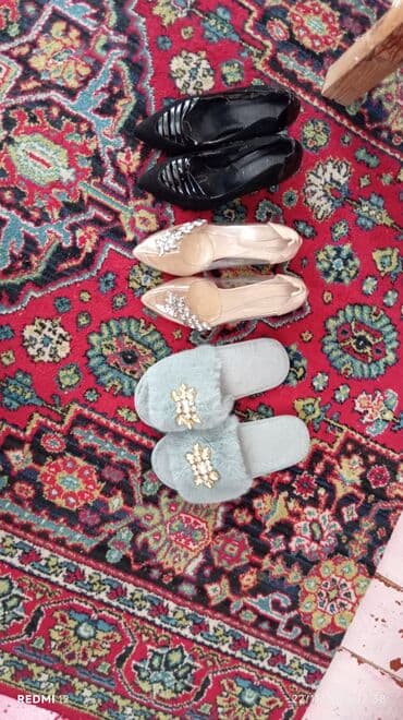 Qadın geyim və ayaqqabı dəsti - 3 cüt ayaqqabı: - Qara rəngli lalafo.az -da Qadın geyim və ayaqqabı dəsti - 3 cüt ayaqqabı: - Qara rəngli