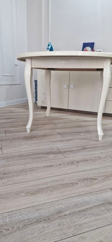 Qonaq masası, İşlənmiş, Açılmayan, MDF, Yumru masa lalafo.az -da Qonaq masası, İşlənmiş, Açılmayan, MDF, Yumru masa