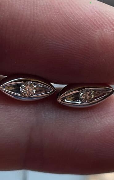 Sırğa, Ağ qızıl, Ünvandan götürmə lalafo.az -da Sırğa, Ağ qızıl, Ünvandan götürmə