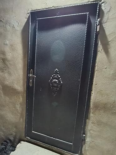 Metal giriş qapısı - Material: qalın metal təbəqə, möhkəm karkas - lalafo.az -da Metal giriş qapısı - Material: qalın metal təbəqə, möhkəm karkas -
