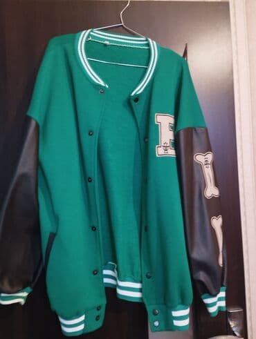 Yaşıl rəngli varsity/bomber stili jaket - Ön hissə: parça material lalafo.az -da Yaşıl rəngli varsity/bomber stili jaket - Ön hissə: parça material