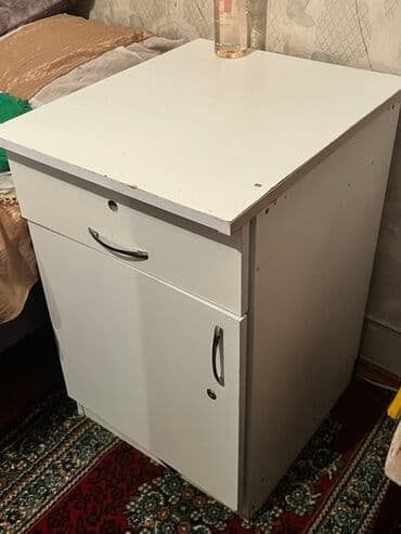 Ağ rəngli komod/çəkməcəli tumbə - Üst hissəsi geniş və düz səth lalafo.az -da Ağ rəngli komod/çəkməcəli tumbə - Üst hissəsi geniş və düz səth