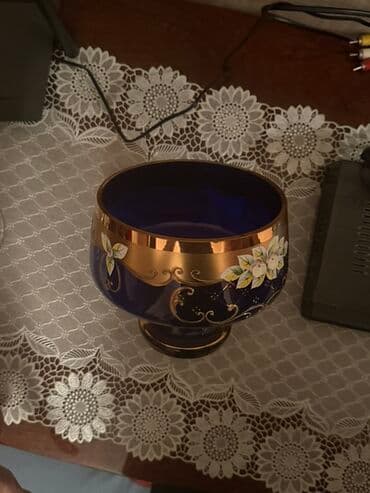 Zərif dekorativ qab – ayaqlı, kobalt-mavi şüşədən.Çatdırılma var lalafo.az -da Zərif dekorativ qab – ayaqlı, kobalt-mavi şüşədən.Çatdırılma var