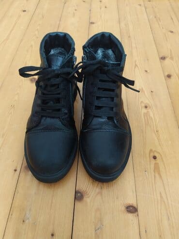 Oglan ayaqqabısı 30 razmerdir,5 mnta satılır lalafo.az -da Oglan ayaqqabısı 30 razmerdir,5 mnta satılır