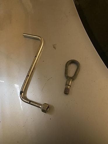 BMW E36 baqajda olan açar dəsti lalafo.az -da BMW E36 baqajda olan açar dəsti