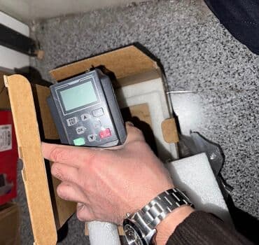 İnvertor 1,5 kw,keyfiyyetli mehsuldur,yenidir,220 voltla calışır,3 faz lalafo.az -da İnvertor 1,5 kw,keyfiyyetli mehsuldur,yenidir,220 voltla calışır,3 faz