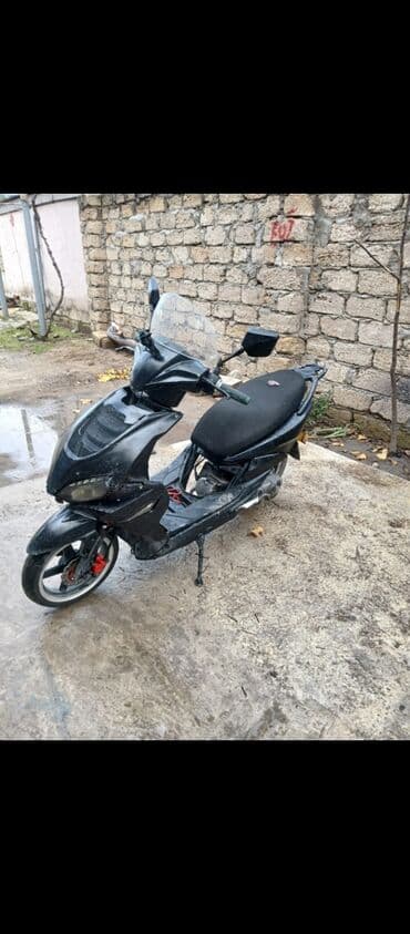 Qara rəngli skuter/skuterlə şəhər içi rahat və qənaətli hərəkət üçün lalafo.az -da Qara rəngli skuter/skuterlə şəhər içi rahat və qənaətli hərəkət üçün