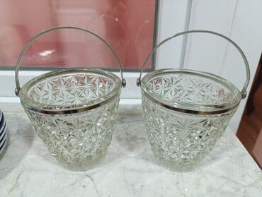 Şüşə bərkidilmiş metal saplı iki ədəd buz vedrəsi/şirniyyat qabı. - lalafo.az -da Şüşə bərkidilmiş metal saplı iki ədəd buz vedrəsi/şirniyyat qabı. -