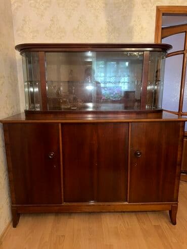 Şüşəli dolab vitrini, Ünvandan götürmə lalafo.az -da Şüşəli dolab vitrini, Ünvandan götürmə