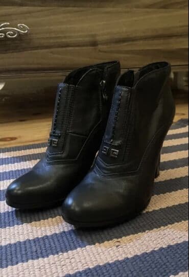 Угги: Полусапоги, Размер: 39, цвет - Черный, Б/у at lalafo.az — 3 Угги: Полусапоги, Размер: 39, цвет - Черный, Б/у — 3