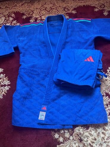 Adidas Azerbaycan paqonlu cırıq sökük yoxdur yaxşı vezyetdedi lalafo.az -da Adidas Azerbaycan paqonlu cırıq sökük yoxdur yaxşı vezyetdedi