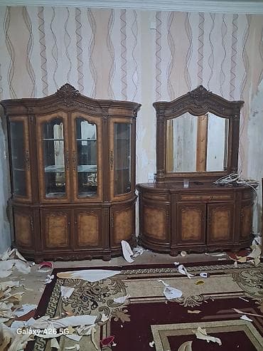 Klassik üslubda yemək otağı mebel dəsti Tərkibi: - Bife/servant lalafo.az -da Klassik üslubda yemək otağı mebel dəsti Tərkibi: - Bife/servant