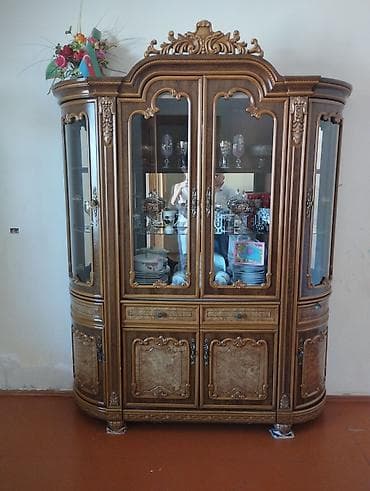 Klassik üslubda vitrin-bufet - Material: ağac karkas, dekorativ oyma lalafo.az -da Klassik üslubda vitrin-bufet - Material: ağac karkas, dekorativ oyma