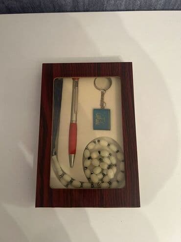 Xonçalar: Hədiyyə dəstəsi – qələm, təsbeh, kitab ayracı və açarlıq Məzmun: - lalafo.az -da — 1 Xonçalar: Hədiyyə dəstəsi – qələm, təsbeh, kitab ayracı və açarlıq Məzmun: - — 1