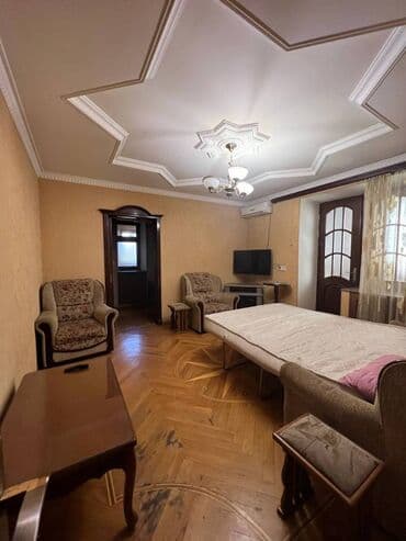 Gənclik metrosu yaxınlığında Ayna sultanova heykəlinin yanında 9 lalafo.az -da Gənclik metrosu yaxınlığında Ayna sultanova heykəlinin yanında 9