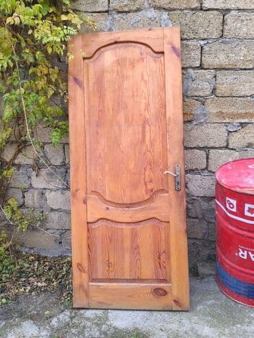 Çərçivəsi var hündür qapidi qirmizi samdi lalafo.az -da Çərçivəsi var hündür qapidi qirmizi samdi