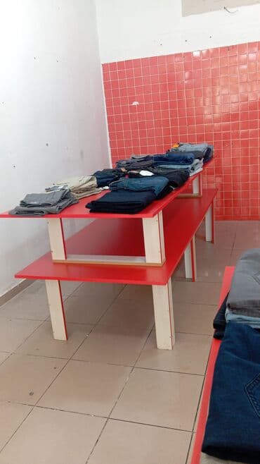 Mağaza üçün vitrin masası lalafo.az -da Mağaza üçün vitrin masası