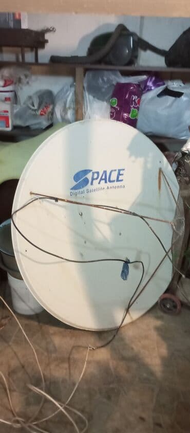 Peyk antenası, kronşteyni ilə bir. Çox yaxşı vəziyyətdə,passız lalafo.az -da Peyk antenası, kronşteyni ilə bir. Çox yaxşı vəziyyətdə,passız